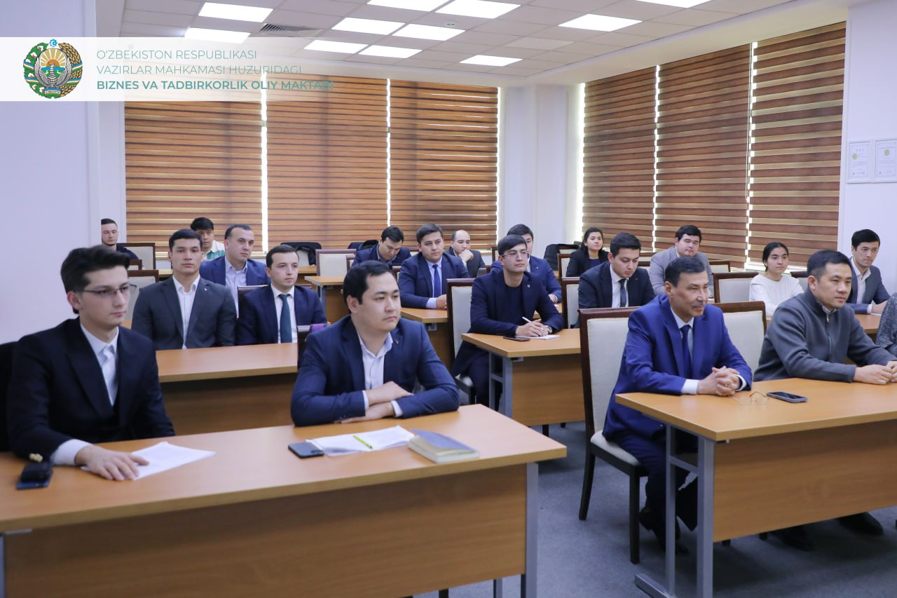 Toshkent shahridagi Ajou Universiteti birinchi prorektori Byung Kwan Kim MBA in IT-Business tinglovchilari bilan suhbat