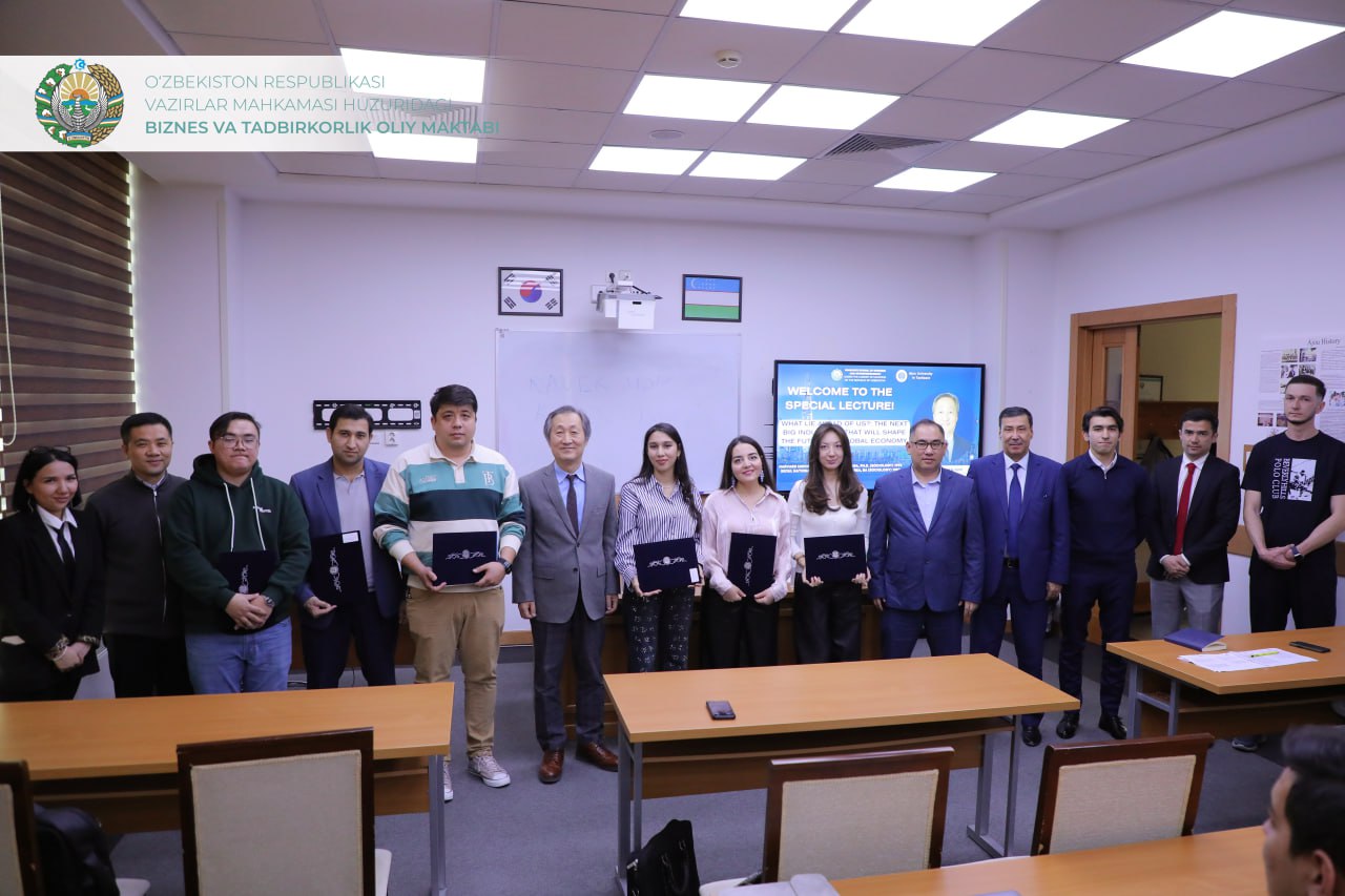Toshkent shahridagi Ajou Universiteti birinchi prorektori Byung Kwan Kim MBA in IT-Business tinglovchilari bilan suhbat