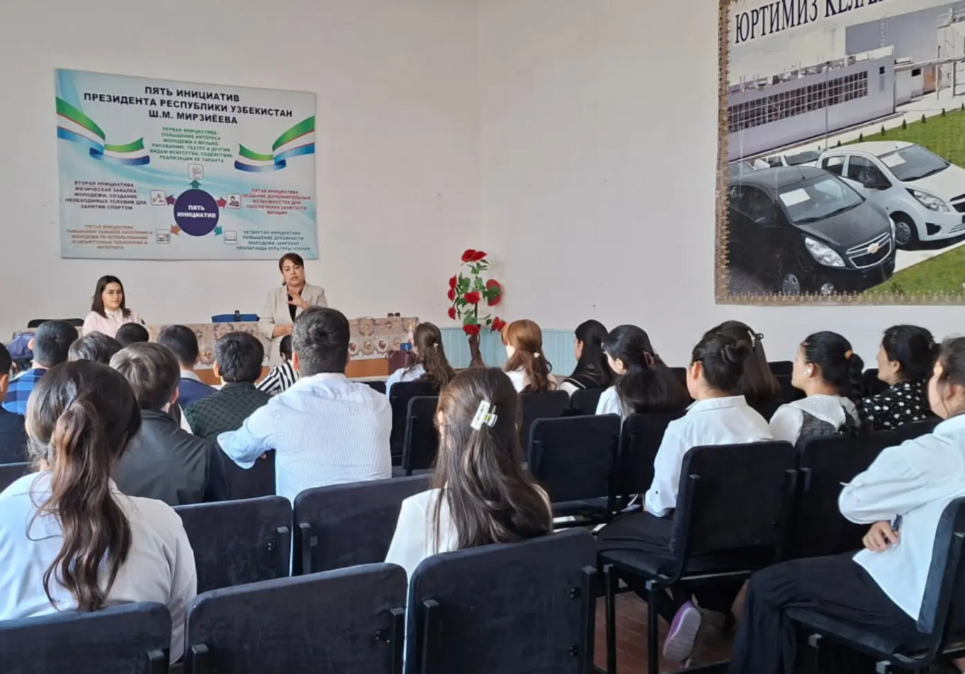 Buxoro viloyatida “Yoshlar startaplari - kelajak iqtisodiyotining poydevori” mavzusida davra suhbati