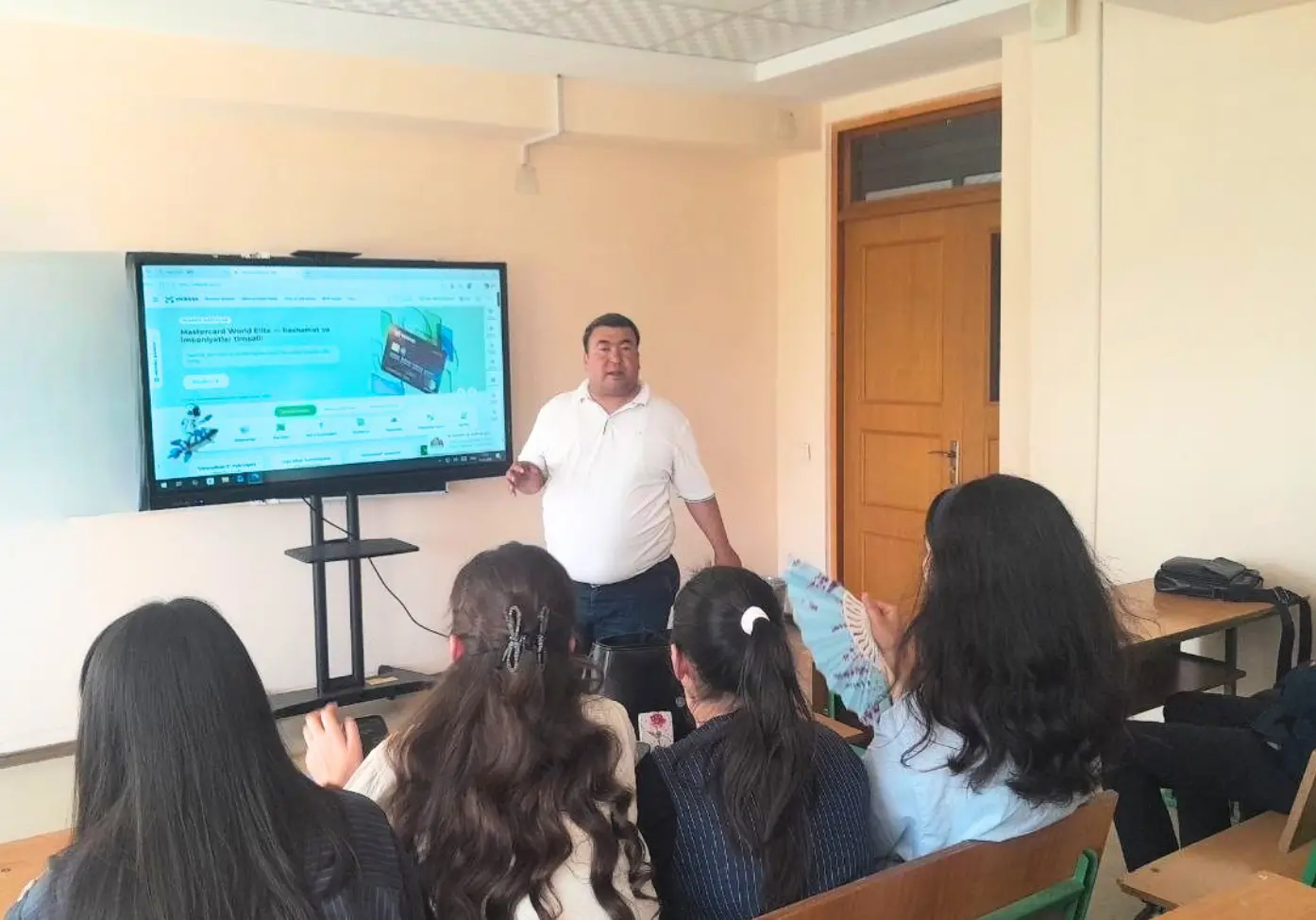 Guliston davlat universiteti Iqtisodiyot fakulteti talabalari uchun davra suhbati tashkil etildi